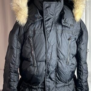 Stylish Black Puffer Jacket with Faux Fur Hoodie